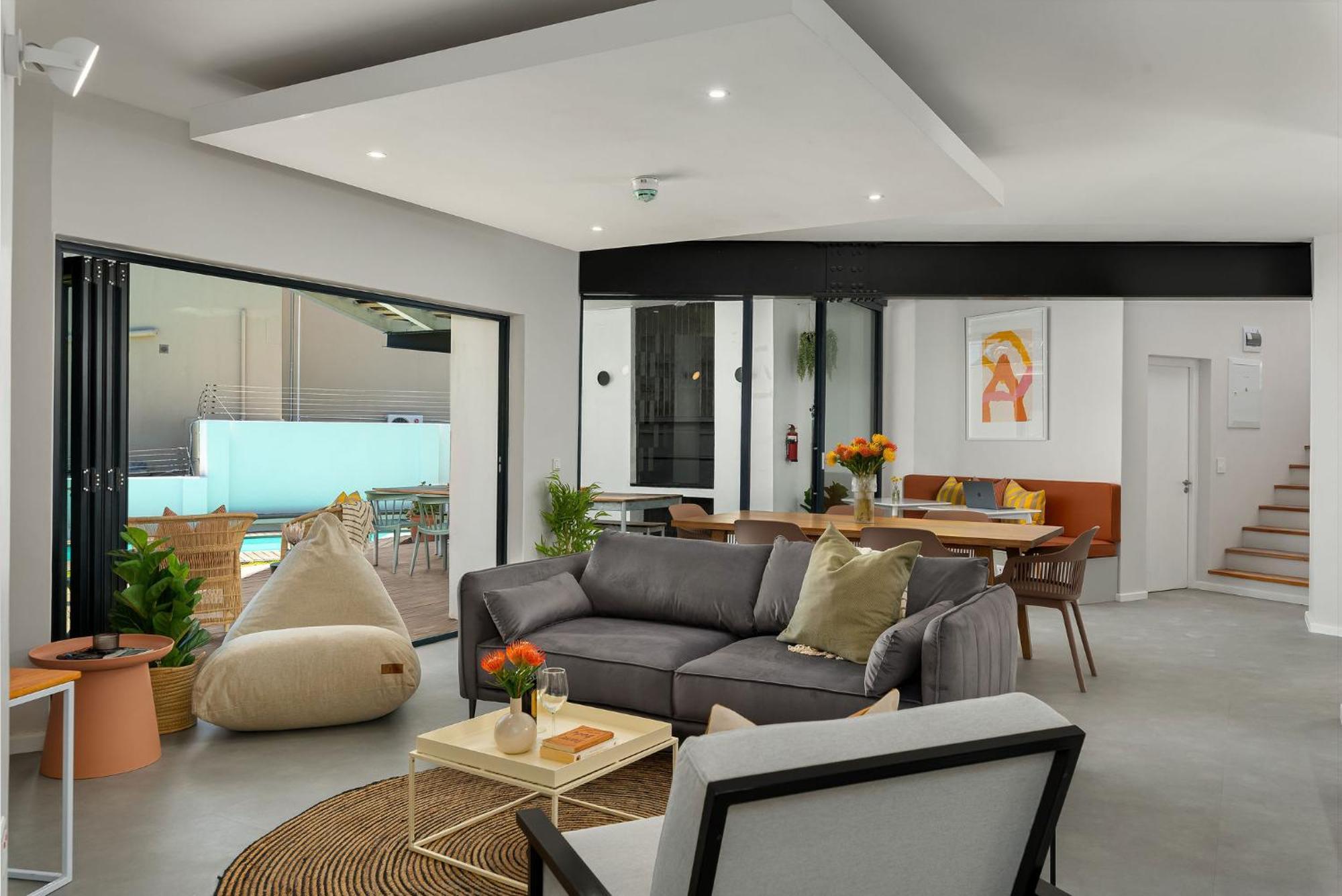 Neighbourgood 1St Crescent Camps Bay Hotel Cape Town Exterior photo