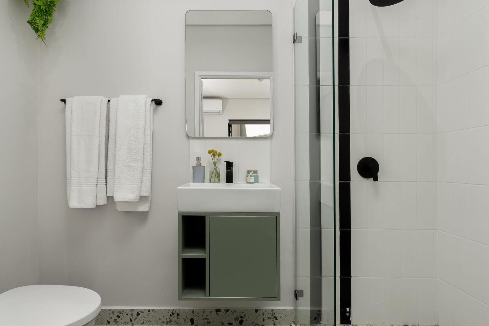 Neighbourgood 1St Crescent Camps Bay Hotel Cape Town Room photo
