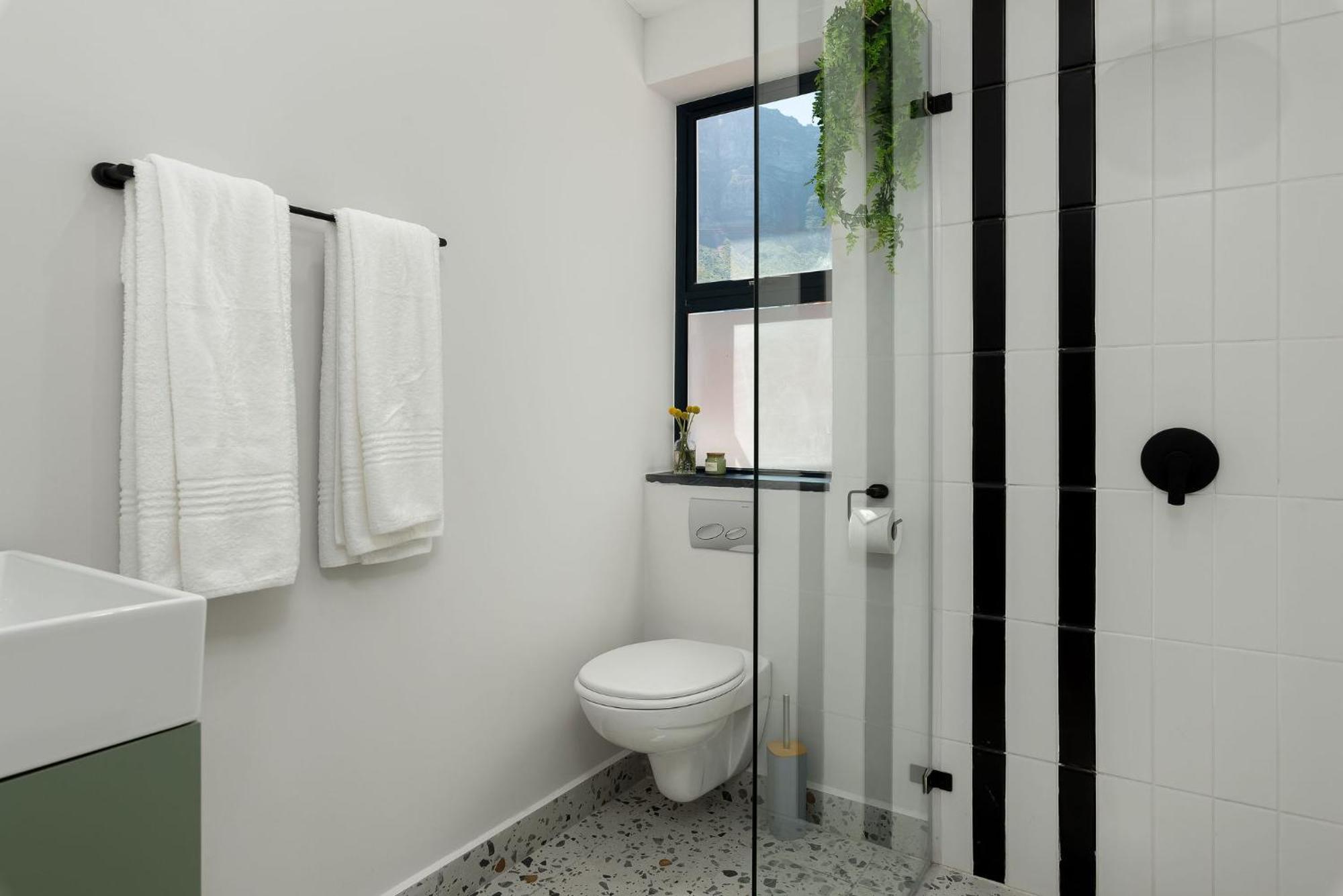 Neighbourgood 1St Crescent Camps Bay Hotel Cape Town Room photo